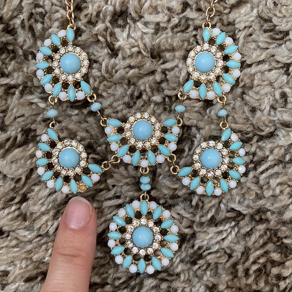 ♥️ FREE ♥️ Blue White Crystal Tiered Statement Necklace - Picture 3 of 3